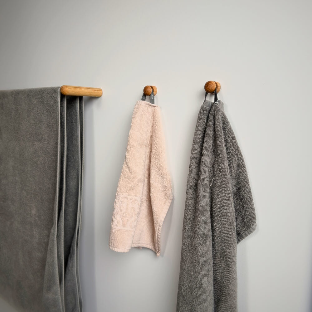 Anchor – Oak Wall Hook: A stylish hold for your essentials