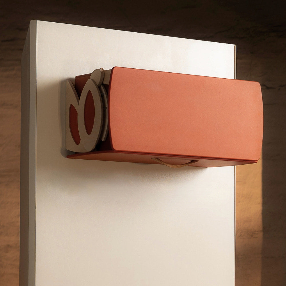 Levitate — Nedtrækkeligt vægskab – Quirky Moose